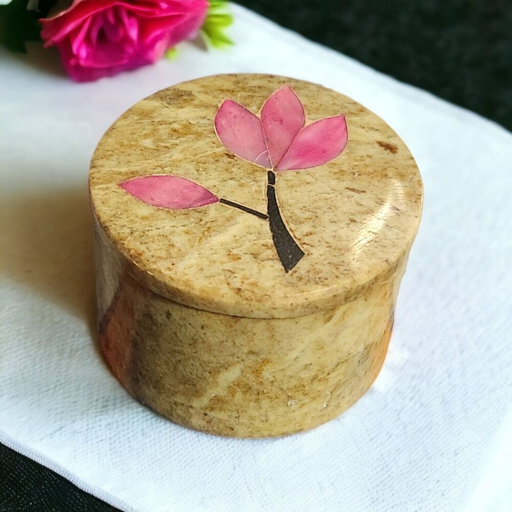 Hand Carved Round Soapstone‎ Floral Trinket Box Mother of Pearl Inlay